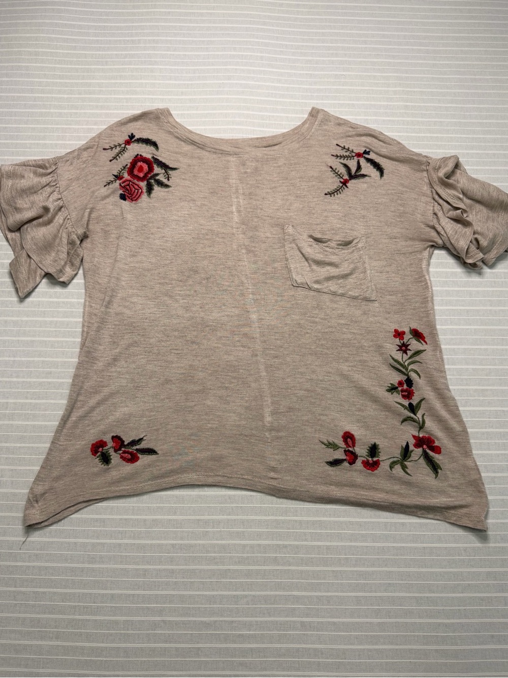 🌸 Alga Embroidered Ruffle Sleeve Top – Size Small